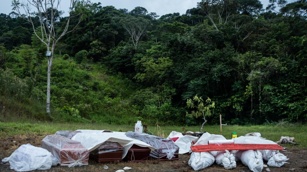Muchos cuerpos siguen sin ser identificados en el cementerio y la morgue. Mocoa ya está en alerta sanitaria por la descomposición de los cuerpos y por los animales que también fallecieron en la avalancha. Foto: Andrés Cardona
