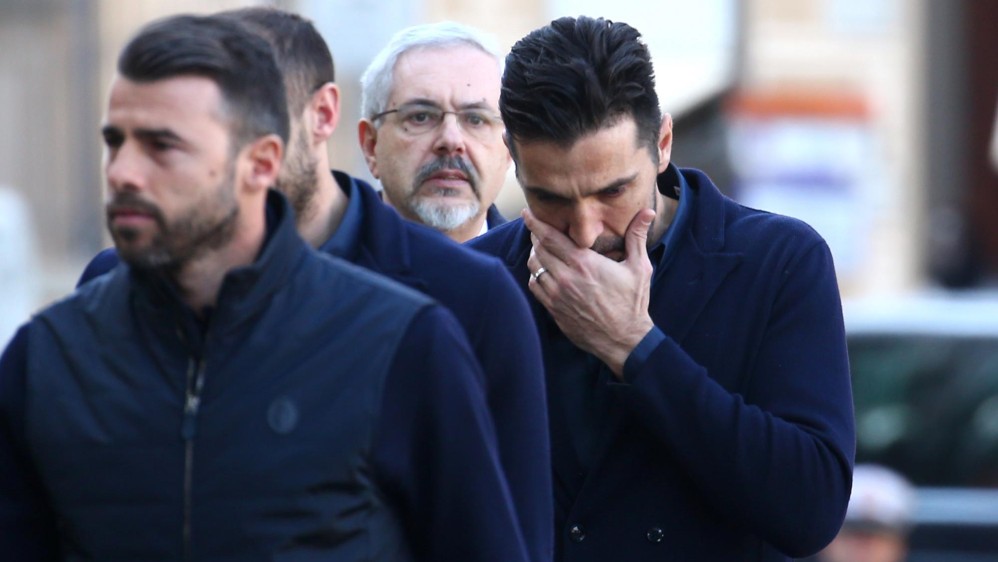 Otro de los asistentes al funeral de Astori fue el arquero Gianluigi Buffón, quien desde el primer momento que se conoció la noticia se mostró bastante afectado. FOTO REUTERS 