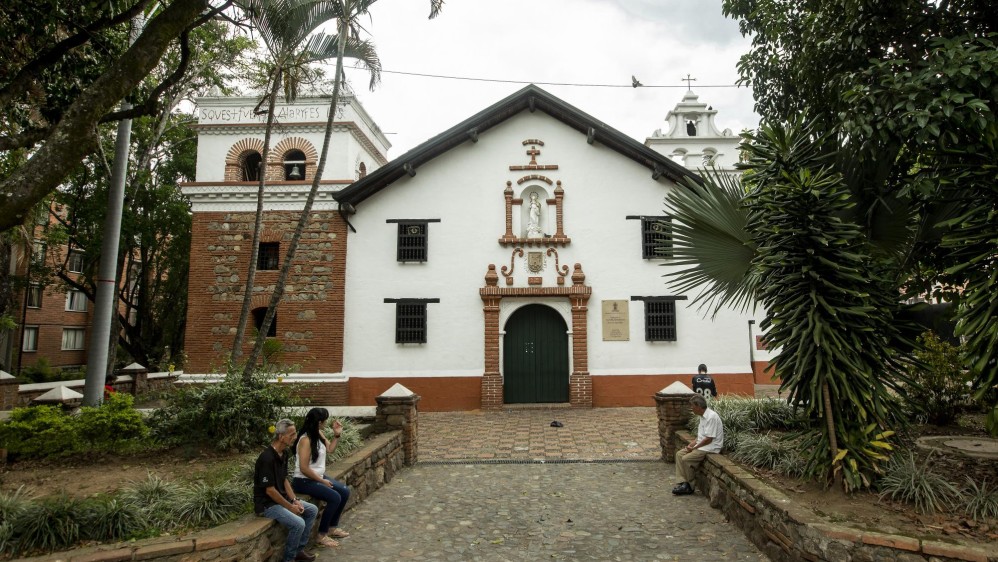 Parroquia de Santa Bárbara en Envigado. Foto Camilo Suárez.