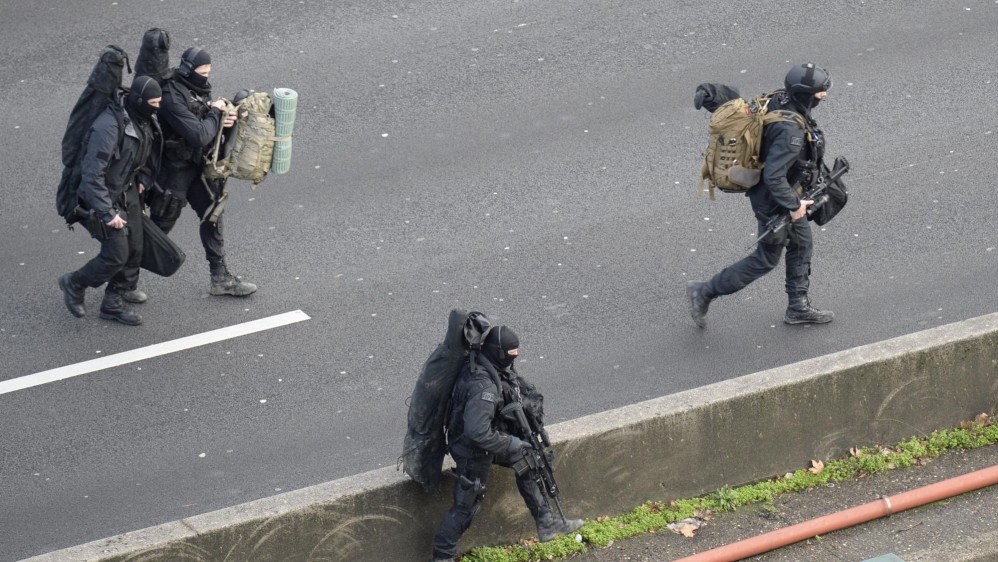 Los dos hermanos sospechosos de un sangriento ataque contra el semanario satírico Charlie Hebdo fueron abatidos este viernes en una operación de la policía francesa. FOTO AFP