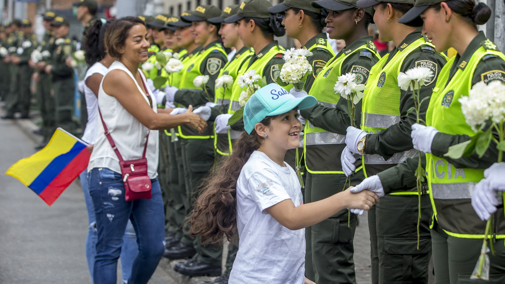 Los marchantes y la ciudadanía en general mostraron su aprecio y respaldo a los policías Foto Juan Antonio Sánchez