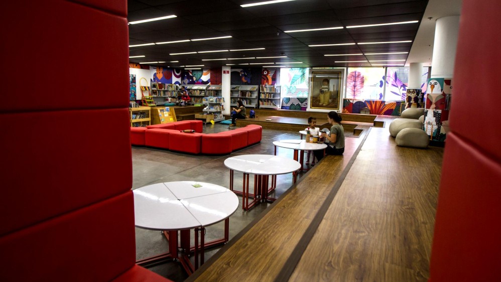 Nuevas salas se tomaron la biblioteca, entre ellas la sala Pedrito Botero, que cuenta con espacios amplios, llenos de colores y una vasta colección de libros infantiles. FOTOS : JULIO CÉSAR HERRERA