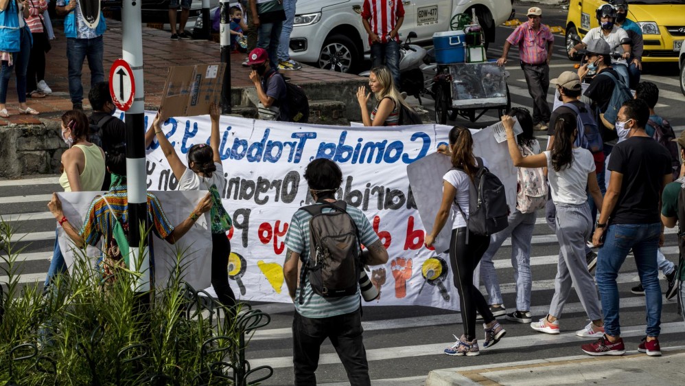 Al lugar llegaron mas de 80 personas con carteles y gritos de repudio contra el horrible crimen. Foto: Camilo Suárez