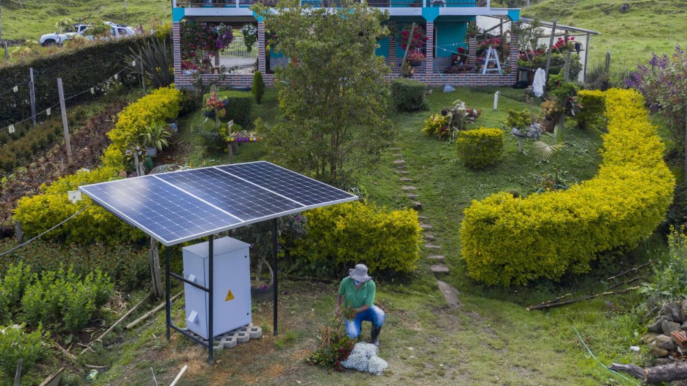 49 familias de floricultores del corregimiento de San Cristóbal, en Medellín son las beneficiadas con los Paneles solares. Foto: Manuel Saldarriaga Quintero.