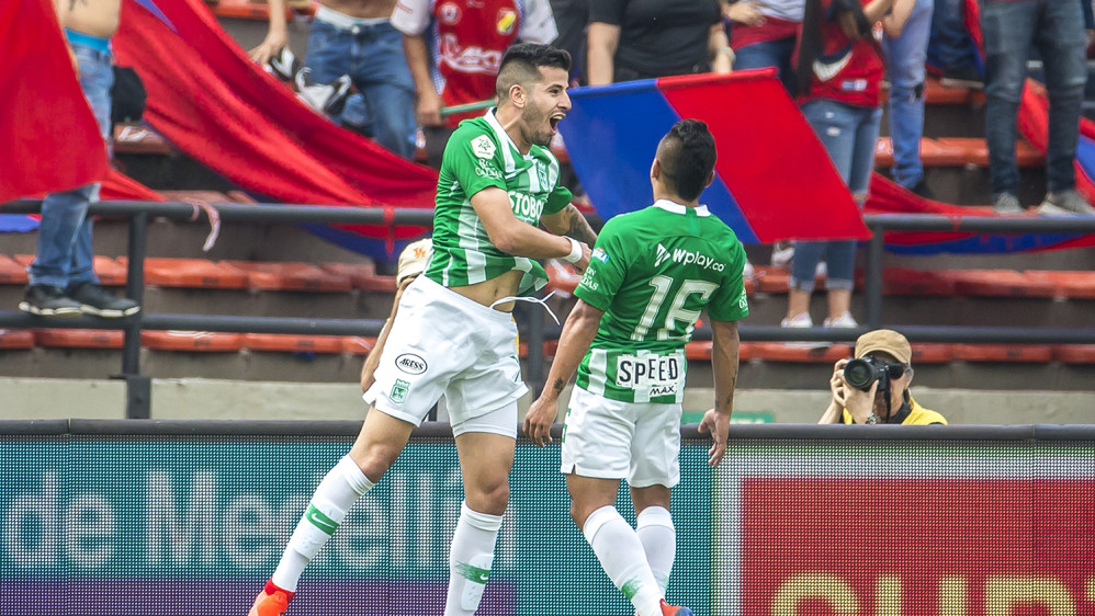 Cepellini y Vladimir Hernández celebran el primer gol del partido. Foto Juan Antonio Sánchez O