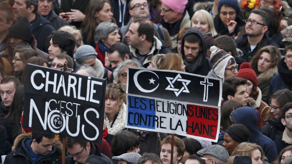 Niños y abuelos, judíos, cristianos y musulmanes, empleados y patronos se unieron en las calles y fueron parte de las multitudes en el este de París. FOTO REUTERS