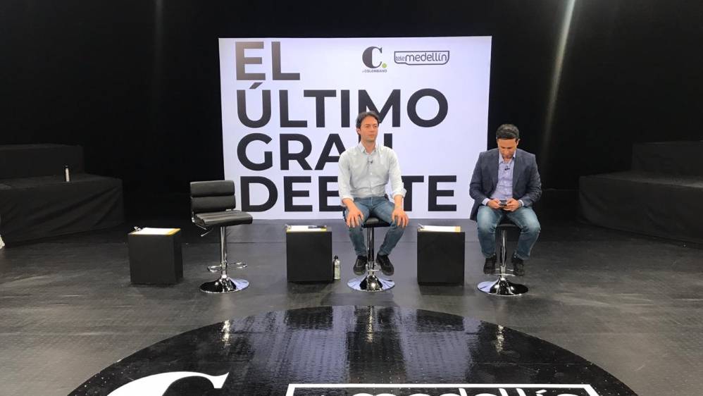 Los candidatos Daniel Quintero y Santiago Gómez que protagonizaron varios cara a cara durante el debate. FOTO ESTEBAN VANEGAS