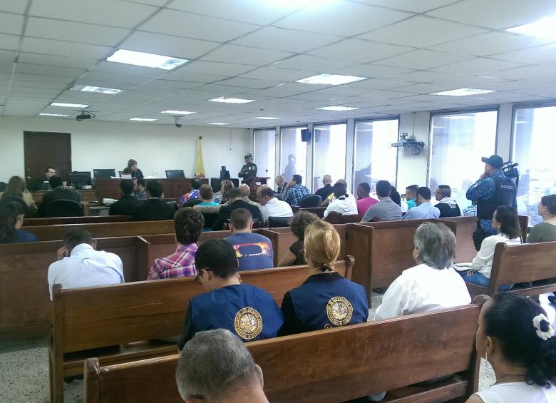 A la audiencia de lectura de fallo asistieron varias víctimas del Ejército Revolucionario Guevarista (Erg). FOTO ricardo monsalve