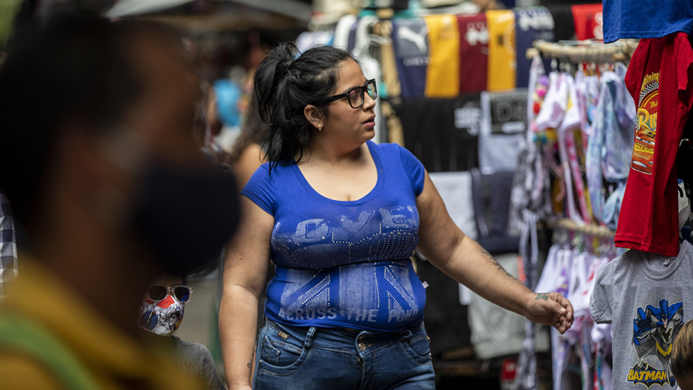 Los comercios formales e informales se preparan para un incremento mayor de las ventas. Preocupan, sin embargo, las aglomeraciones, el mal uso del tapabocas y el poco distanciamiento. Foto: Camilo Suárez